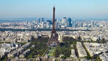 París planea prohibir la circulación de los coches con motor gasolina o diésel a partir de 2030