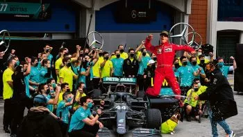 Hamilton supera  a Schumacher