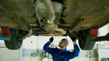 Mi coche pierde aceite: causas, síntomas y soluciones