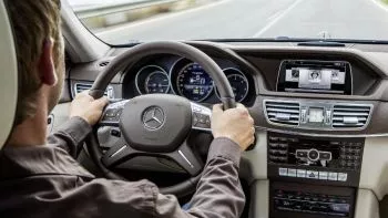 holding the steering wheel- ways of holding the steering wheel- postural vices car-steering wheel