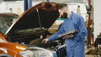 7 Razones por las que tu coche no arranca si tiene batería
