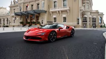 El Ferrari SF90 Stradale protagonista de un corto por las calles de Mónaco