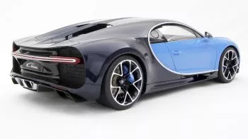 Bugatti Chiron de Amalgam: Sin sus altas prestaciones, pero recreando cada milímetro.