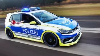 Este Volkswagen Golf R de 400 CV para la Polizei es el sueño húmedo de Alerta Cobra
