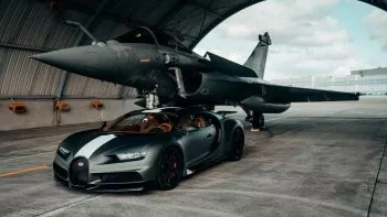 El Bugatti Chiron Sport Les Légendes du Ciel se enfrenta a un caza de combate en vídeo