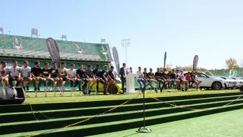 Concesur y Fervial Mercedes-Benz entregan los nuevos vehículos al Betis