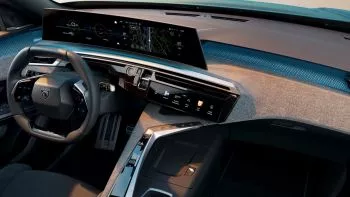 Peugeot i-Cockpit Panoramic, a new concept of digital and technological interiors.