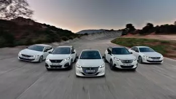 Los 3008 Hybrid4, e-208 y e-2008, estrellas de la gama de Peugeot electrificados