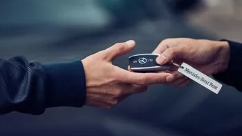 ¿Cuánto cuesta alquilar un Mercedes Benz?