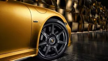 Porsche presenta las revolucionarias llantas de carbono trenzado