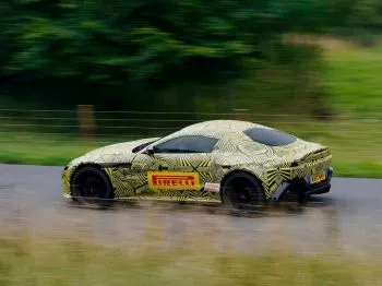 El Aston Martin Vantage 2018 se deja ver en su posible forma final