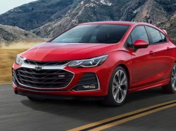 Chevrolet Cruze 2019: «look» a la última junto con mejoras en la conectividad