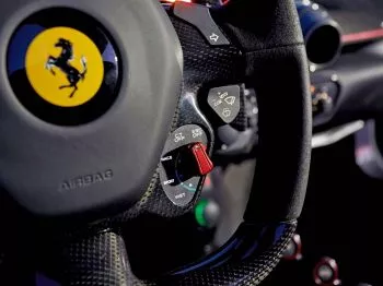 El ‘manettino’, el mando que modifica el carácter de los Ferrari