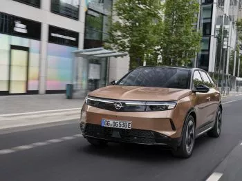 ELÉCTRICOS, EFICIENTES, ESPACIOSOS: LOS VEHÍCULOS OPEL PARA FAMILIAS