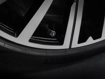 Domina el Invierno con Estilo: Equipa tu Maserati con Ruedas Completas y Neumáticos de Invierno MGT