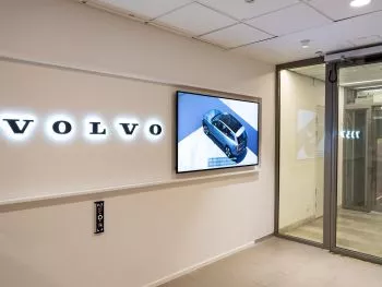 El nuevo centro tecnológico de Volvo Cars en el centro de Estocolmo abre sus puertas