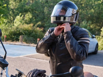 ¿Cómo elegir el casco de moto perfecto para ti? 