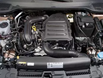 Cuida el motor de tu coche en solo un minuto