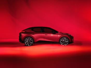 lynk & co presenta 02: su primer vehículo totalmente eléctrico para europa con 445 km de autonomía y características premium