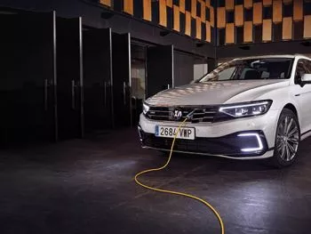 Volkswagen Passat GTE: hasta 57 kilómetros de autonomía eléctrica