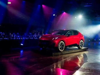 Lynk & Co presenta su nuevo modelo 02, el primer vehículo eléctrico de la marca en Europa