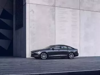 Volvo Cars presenta los nuevos S90 y V90, con motores microhíbridos en toda la gama