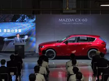 Ceremonia de inicio de la producción del nuevo SUV CX-60