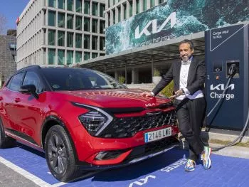 Zapata Tenor se pasa a la movilidad electrica con un Kia Sportage HEV