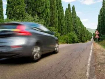 ¿Cuál es la velocidad máxima que ofrece mi coche?