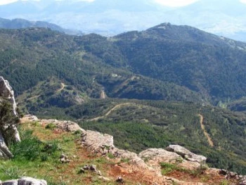 ¿Cómo responde el EBRO S400 en escapadas rurales o de montaña?