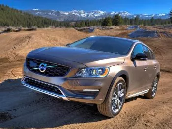 Volvo amplía su gama todocamino con los S60 y V60 Cross Country