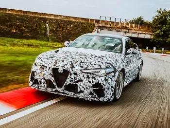 El equipo Alfa Romeo Racing Orlen prueba el nuevo Giulia GTA