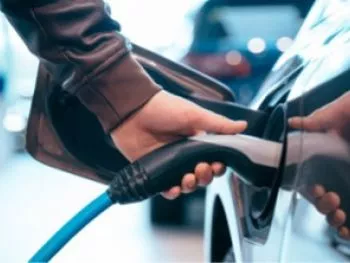 ¿ Ahorras con un coche híbrido ?