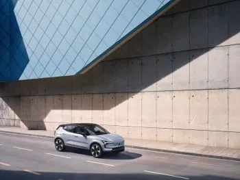 El Volvo EX30 hace un deslumbrante debut como Coche del Año según The Sun