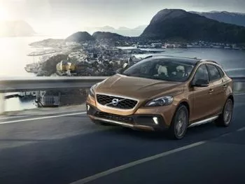 Volvo lanza las versiones campera y deportiva del V40