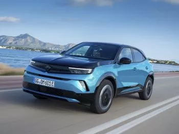 ATRACCIÓN ABSOLUTA: EL NUEVO OPEL MOKKA BRILLA EN NUEVOS COLORES