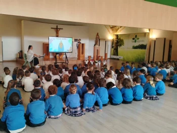 PASTORAL. Ofrenda a la Virgen María en infantil