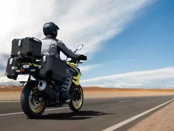 NUEVA SUZUKI V-STROM 1050 XT EXPLORER. CON KIT DE MALETAS DE SERIE Y UN COMPETITIVO PRECIO, DESDE 15.995 EUROS