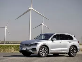 TOUAREG R Y TOUAREG EHYBRID: VOLKSWAGEN LANZA DOS VERSIONES HÍBRIDAS ENCHUFABLES DE SU BUQUE INSIGNIA