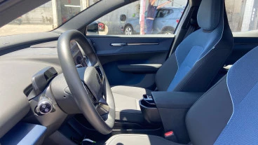 Volvo EX30 Single Motor Extended Range Plus Auto