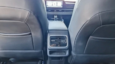 EBRO S700 1.6 TGDI Luxury 7 DCT EBRO S700 1.6 TGDI Luxury 7 DCT
