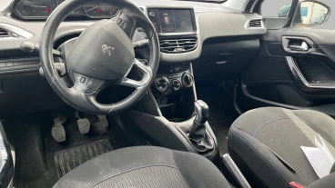 Peugeot 208 5P Signature 1.2L PureTech 60KW (82CV)