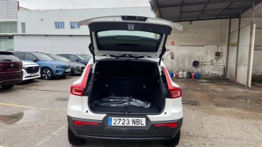 Volvo XC40 2.0 B3 G Plus Dark Auto