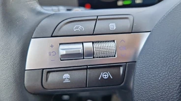 Hyundai Kona EV 150kW 65kWh Black Line Tecno 2C