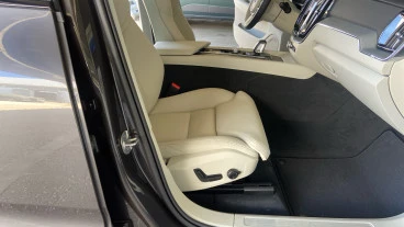 Volvo XC60 2.0 B5 G MHEV Plus Dark Auto AWD