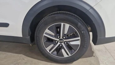 Kia Niro 1.6 GDi HEV 104kW (141CV) Concept