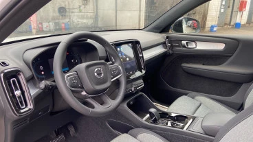 Volvo XC40 2.0 B3 G Plus Dark Auto