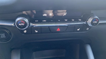 Mazda3 2.5L E-SKY G MHEV 103kW Centre-line