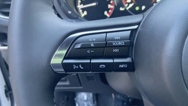 Mazda3 2.5L E-SKY G MHEV 103kW Centre-line