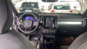 Volvo XC40 2.0 B3 G Plus Dark Auto